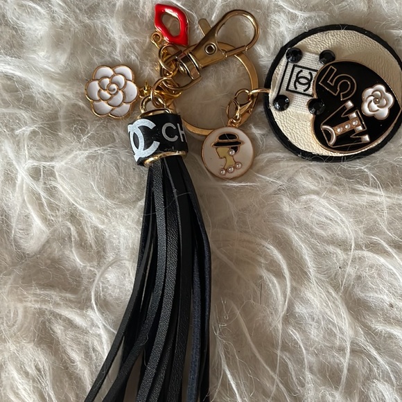 COPY - 🆕🎁 Upcycled Designer Inspired Keychain.. special order one of a kind! - Picture 4 of 5